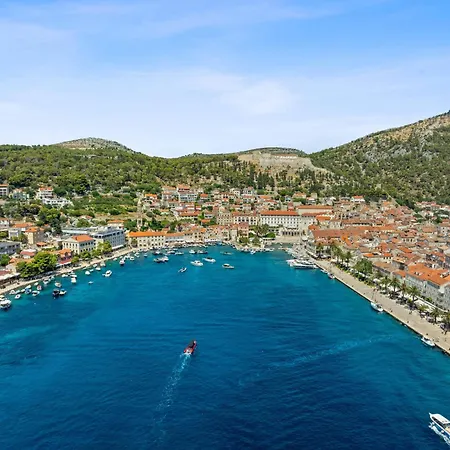 Arsenal Hvar *