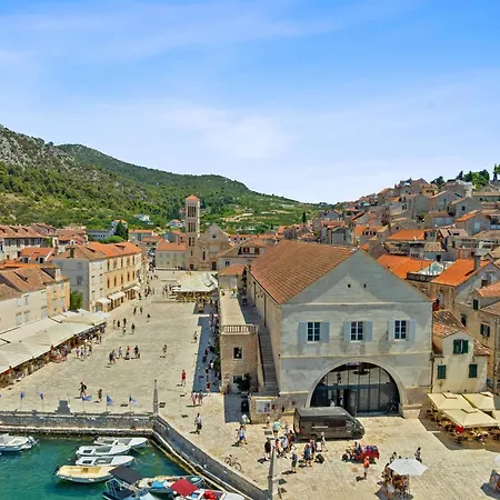 Arsenal Hvar 公寓 *