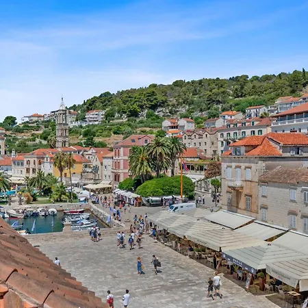Arsenal Hvar Hvar Town