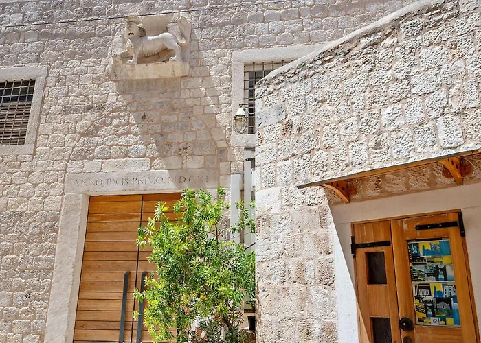 Arsenal Hvar *